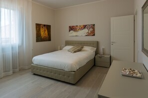 2 Schlafzimmer, Schreibtisch, Bügeleisen/Bügelbrett, kostenloses WLAN