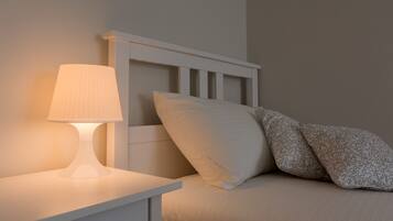 2 Schlafzimmer, Schreibtisch, Bügeleisen/Bügelbrett, kostenloses WLAN