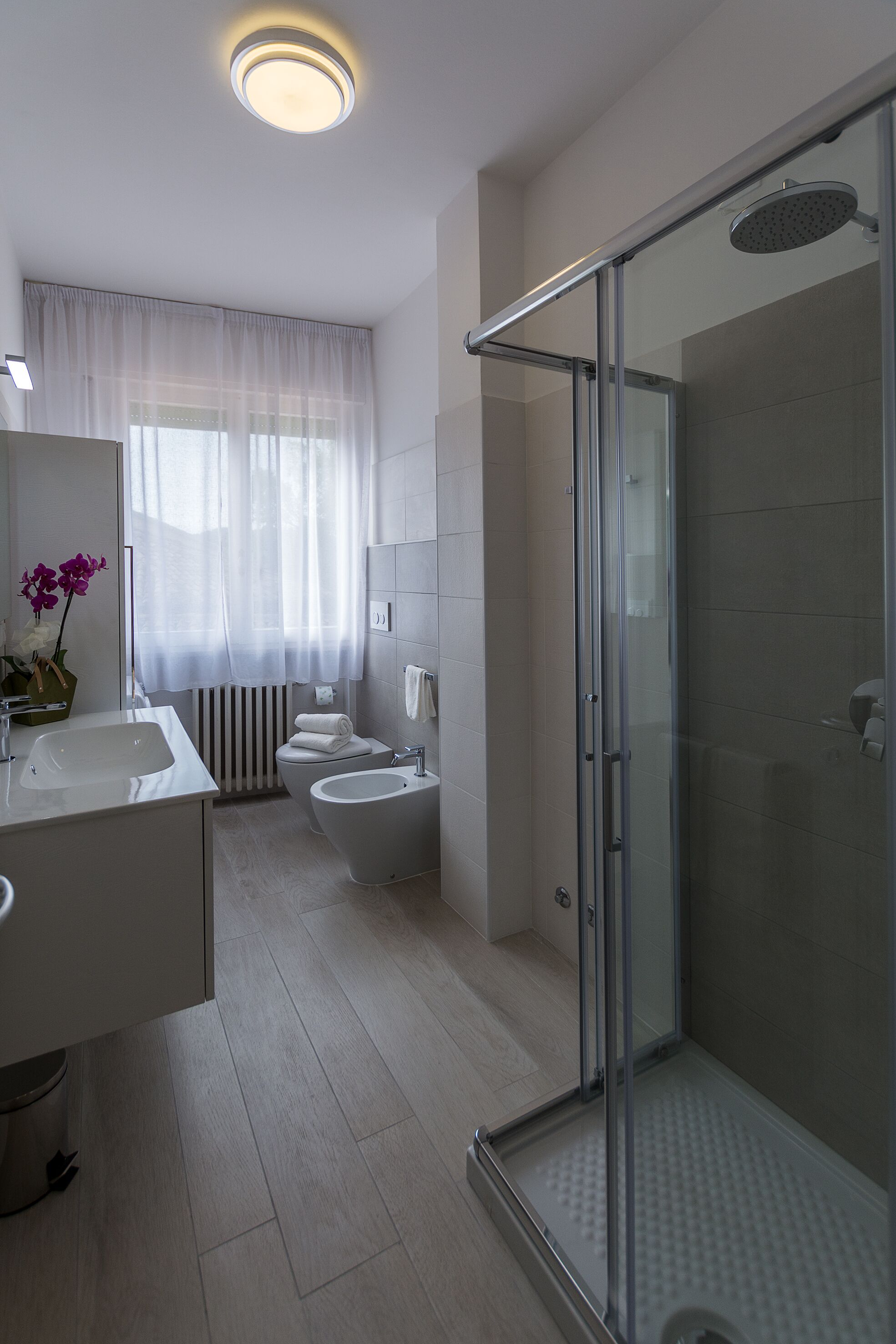 Dusche, kostenlose Toilettenartikel, Haartrockner, Bademäntel