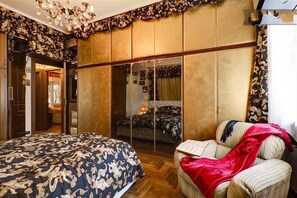 2 多间卧室、办公桌、熨斗/熨衣板、WiFi