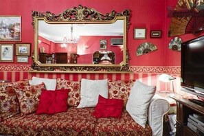 TV, DVD player - ROMANTIC PERFECT FOR CATHEDRAL & EXHIBITION (Milano)