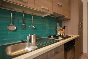 Geladeira, fogão, cooktop, cafeteira/chaleira