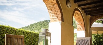 Farmhouse of the '700, among vineyards and olive groves