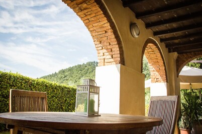 Farmhouse of the '700, among vineyards and olive groves