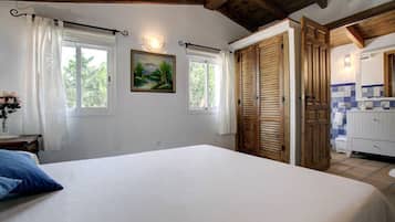 1 slaapkamer, een strijkplank/strijkijzer, reisbedje, gratis wifi