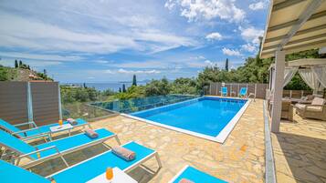 Outdoor pool, sun loungers