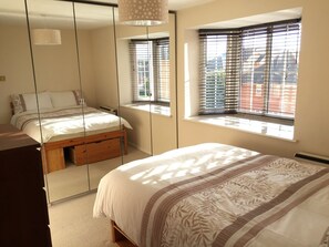 1 Schlafzimmer, Schreibtisch, Bügeleisen/Bügelbrett, kostenloses WLAN