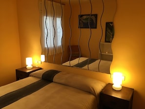 2 chambres, fer et planche à repasser, lit parapluie, Wi-Fi gratuit