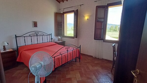 1 chambre, bureau, Wi-Fi gratuit, draps fournis