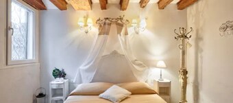 Venice Cadeau - In Cannaregio's quite area amazing location perfect for 5 people