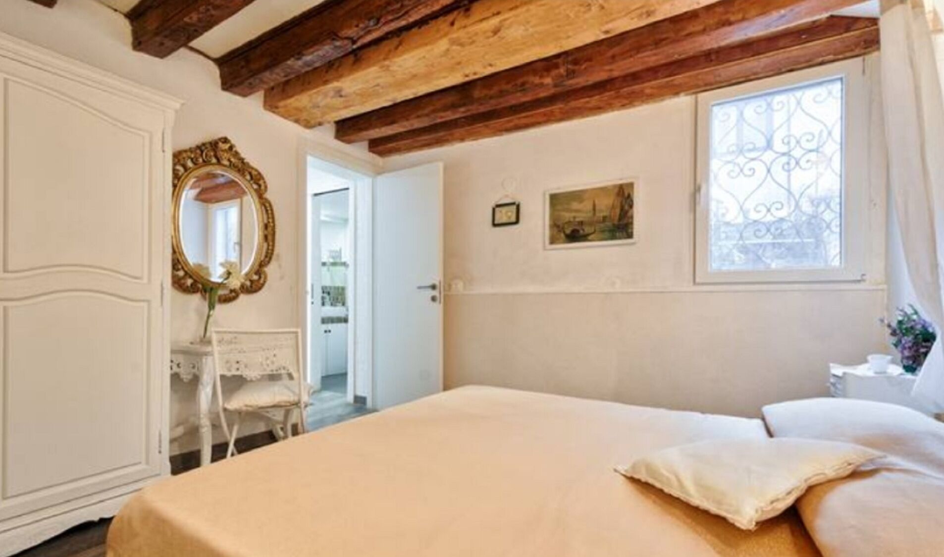 2 bedrooms, iron/ironing board, WiFi (free), bed sheets