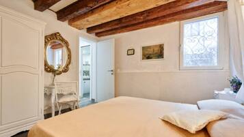 2 bedrooms, iron/ironing board, WiFi (free), bed sheets