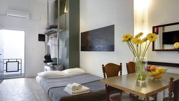 1 bedroom, in-room safe, iron/ironing board, free WiFi