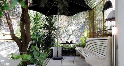 Athens Green Apartment with Garden and Balcony