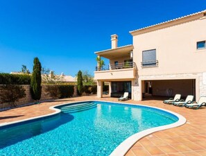 Innenpool, beheizter Pool