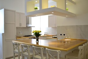 Refrigerador, horno, parrilla de estufa y lavavajillas 