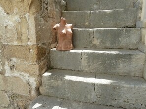 Combined shower/bathtub, free toiletries, hair dryer, bathrobes - Calergi Residence 16❤️️Stylish Studio🏡Garden❤️Pool🌼Remoters MONTHLY OFFERS❤️️ (Ατσιπόπουλο, Ρέθυμνο)