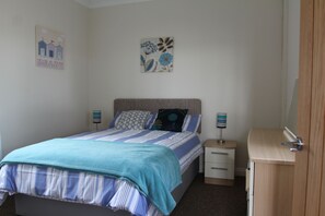 2 soverom, strykejern/-brett, reiseseng for barn og wi-fi (inkludert)