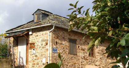 Casa en pueblo tranquilo. Ideal parejas, y amigos, en Noceda  del Bierzo León.