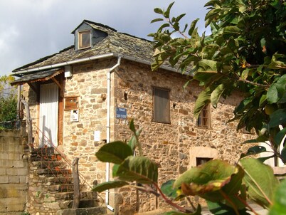 Casa en pueblo tranquilo. Ideal parejas, y amigos, en Noceda del Bierzo León.