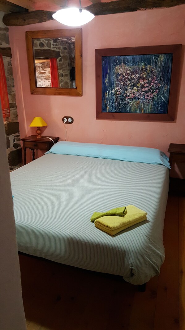 2 makuuhuonetta, silitysrauta/-lauta, Wi-Fi, vuodevaatteet