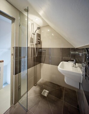 Combined shower/tub, hair dryer, towels, soap