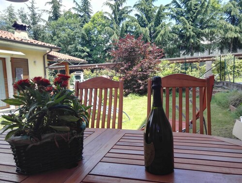 Das Haus einen Steinwurf vom See entfernt ...