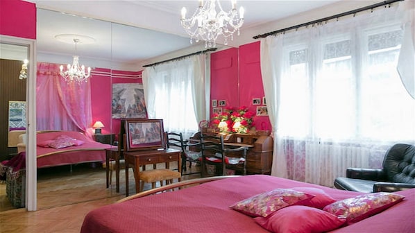 3 bedrooms, iron/ironing board, free WiFi, bed sheets