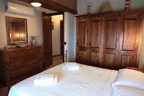 2 bedrooms, iron/ironing board, free WiFi - Casa del Faro A (Cefalù)