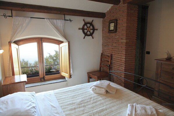 2 bedrooms, iron/ironing board, free WiFi