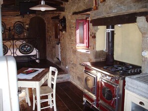 Bügeleisen/Bügelbrett, Reisekinderbett, kostenloses WLAN, Bettwäsche