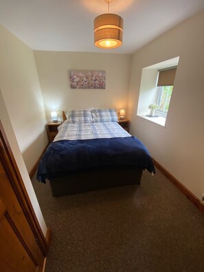 2 makuuhuonetta, silitysrauta/-lauta, vauvan matkasänky, ilmainen Wi-Fi