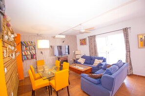 Una Smart TV, libros