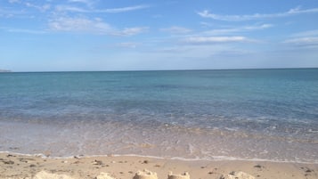 Una spiaggia nelle vicinanze