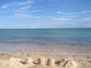 Una spiaggia nelle vicinanze