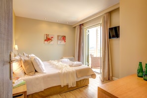 1 habitación, tabla de planchar con plancha, wifi gratis y ropa de cama
