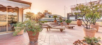 Finely furnished penthouse, ideal for the stay of six persons.