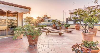 Finely furnished penthouse, ideal for the stay of six persons.