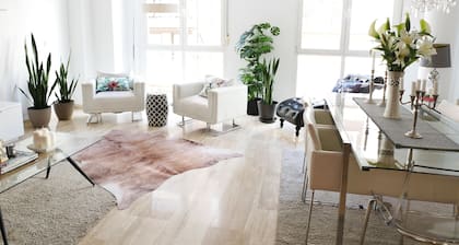 beautiful, quiet, great apt downtown, near the beach. Ask for parking