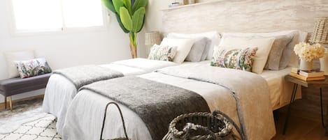 4 chambres, coffres-forts dans les chambres, bureau