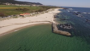 Beach nearby, sun loungers, beach towels