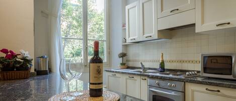 Fridge, microwave, oven, stovetop