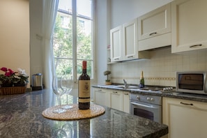 Fridge, microwave, oven, stovetop - Colonna Suite Florence (Firenze)