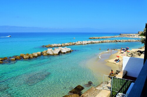 Marina Holiday Home - Haus am Meer, 10 Meter vom Strand entfernt - Pizzo Kalabrien