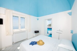 2 bedrooms, in-room safe, iron/ironing board, free WiFi