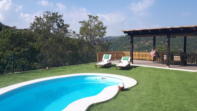Villa Evelyn. Privacy Garden, WiFi, Nature, Relax, Birdwatching, Fully Equipment