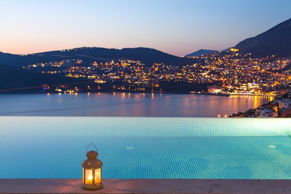 Außenpool, Liegestühle