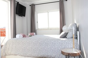 2 bedrooms, iron/ironing board, travel cot, WiFi - At 300 m from the beach, a 2 bedroom penthouse with an amazing terrace. Center, cable tv (Albufeira)