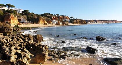 At 300 m from the beach, a 2 bedroom penthouse with an amazing terrace. Center, cable tv