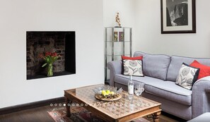 Smart TV, fireplace, DVD player, books - Stunning spacious Central London Apartment near Paddington Station / Hyde Park (London)